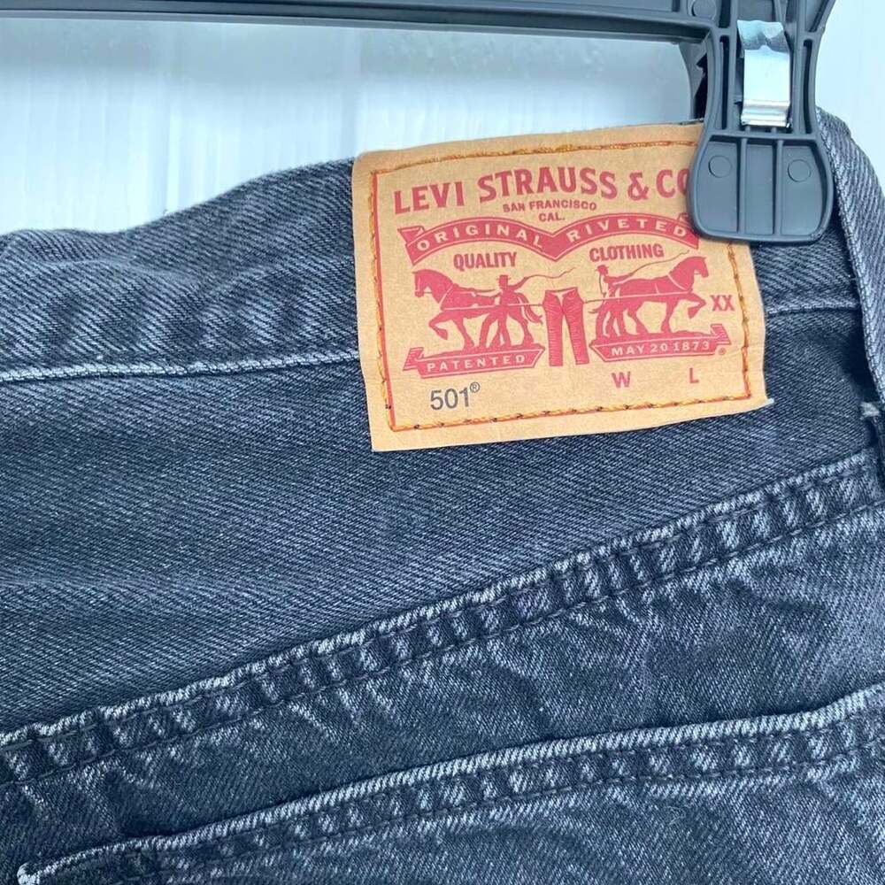 Levi's Women's Black Shorts - Picture 4 of 6